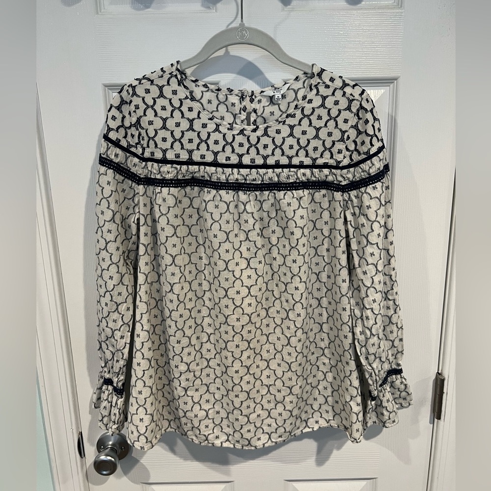 Pretty Crown & Ivy Long Sleeve Blouse